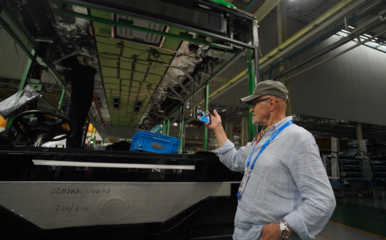 感受鄭州智造實(shí)力 上合組織媒體智庫峰會(huì)嘉賓參觀宇通之旅